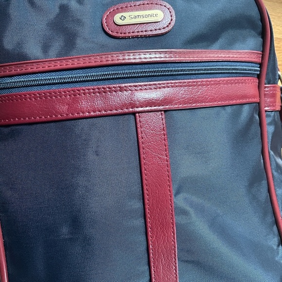 Vintage, Pristine Samsonite Crossbody - Picture 4 of 5